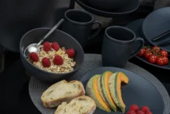 CreaTable 23145 Kombiservice Soft Touch Black Für 4 Personen, Steinzeug, Schwarz (1 Set, 16-teilig) -Perfekter Küchenladen 46d8a13f93622fd2cbd95e3959ce0768