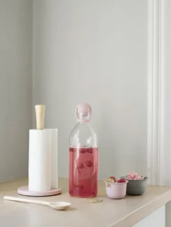 RIG-TIG By Stelton Wasserkaraffe COOL-IT 1,5 L Rose -Perfekter Küchenladen e09710acb297b27f4a1477cd6ec6b7a2